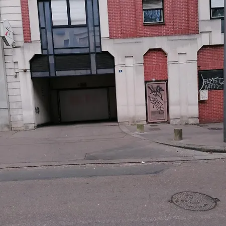 Appt Centre St Marc-possibilite De Parking *