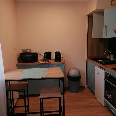 Appt Centre St Marc-possibilite De Parking Apartment