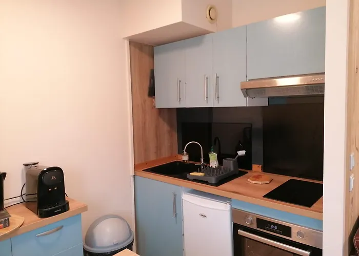 Appt Centre St Marc-possibilite De Parking Apartment