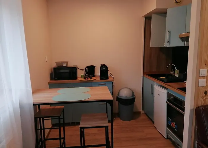 Appt Centre St Marc-possibilite De Parking Apartment